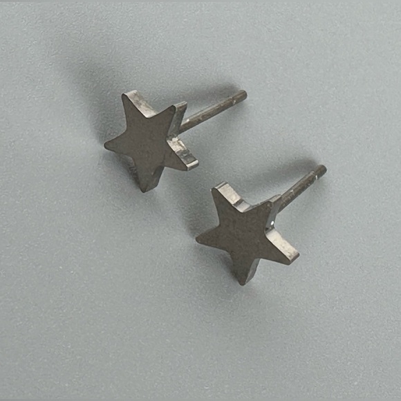 Titanium Star Ear Studs Hypoallergenic 7mm Earrings - Picture 10 of 10